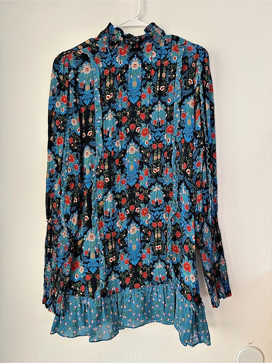 FARM Rio Tops - Farm Rio Floral Ruffle Hem Blouse in Blue & Black Size Medium